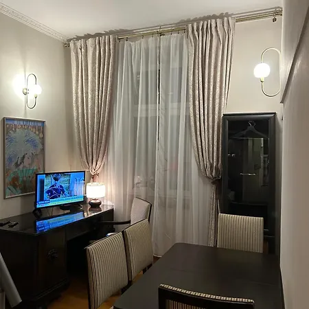 Vintage Senacka Apartment